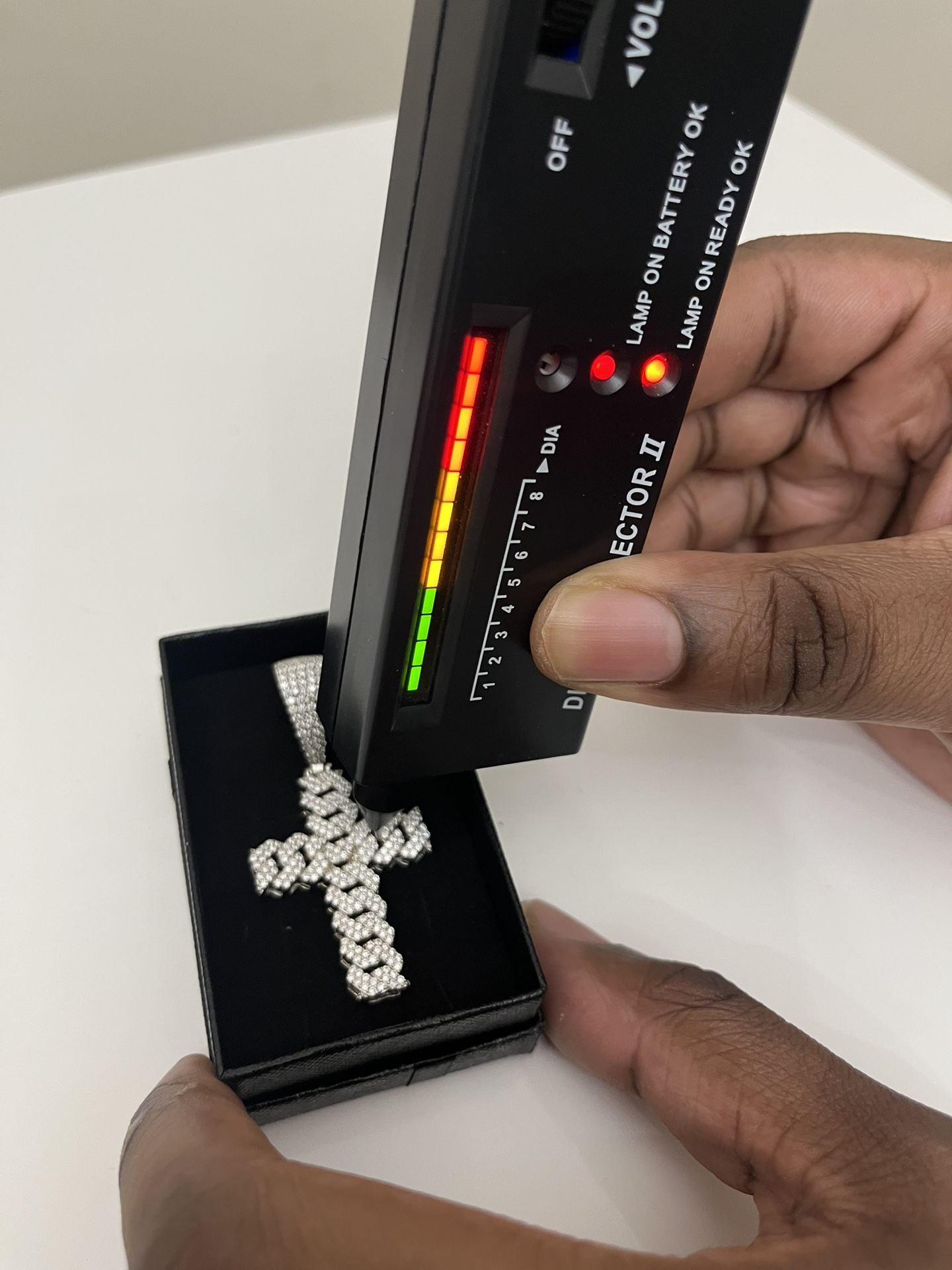 Cross Pendant Wirg Box Vvs1