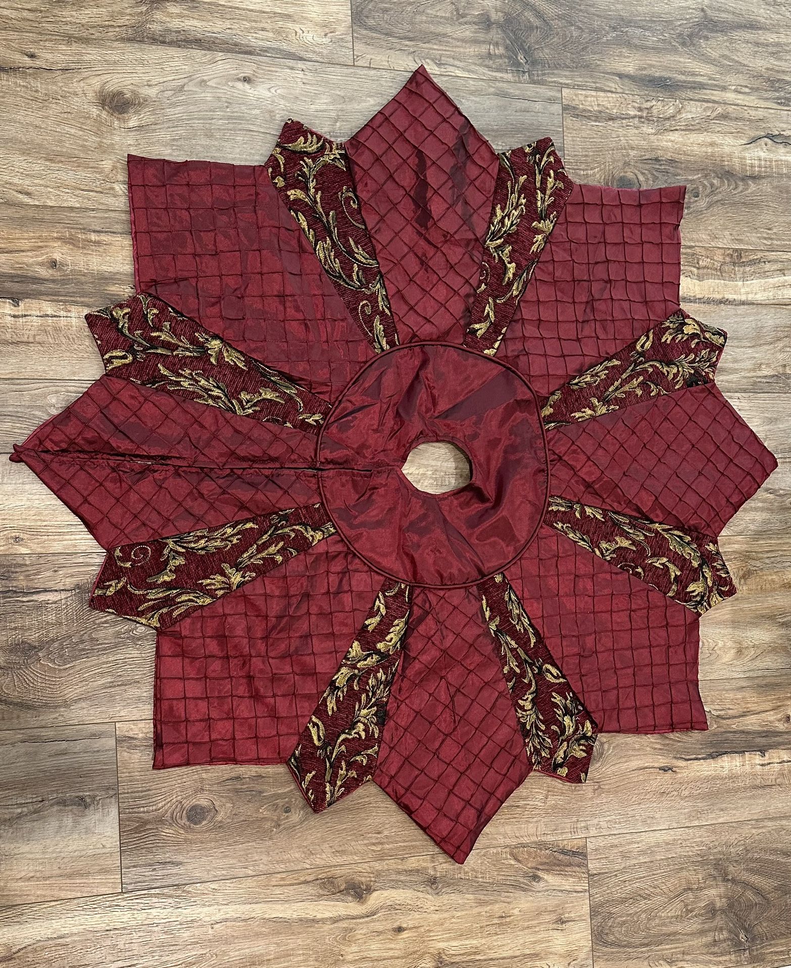 46 in Christmas Tree Skirt, Fancy Pattern, Star Shape Design Tree Bottom Decoration
