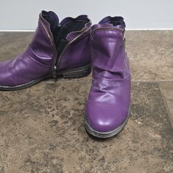 Boots Purple Size 7.5