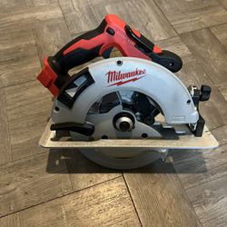 Milwaukee Circular Saw M18