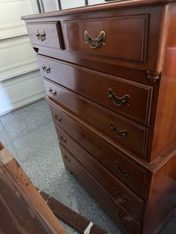 Dresser and night stand (FREE)