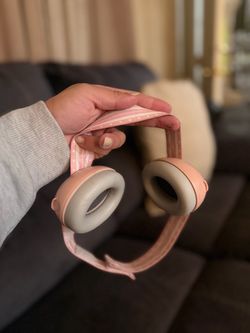 Ear muffs pink $5