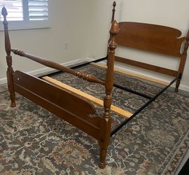 Vintage 1950s Mid Century Colonial Full Size Acorn Four Post Bedframe