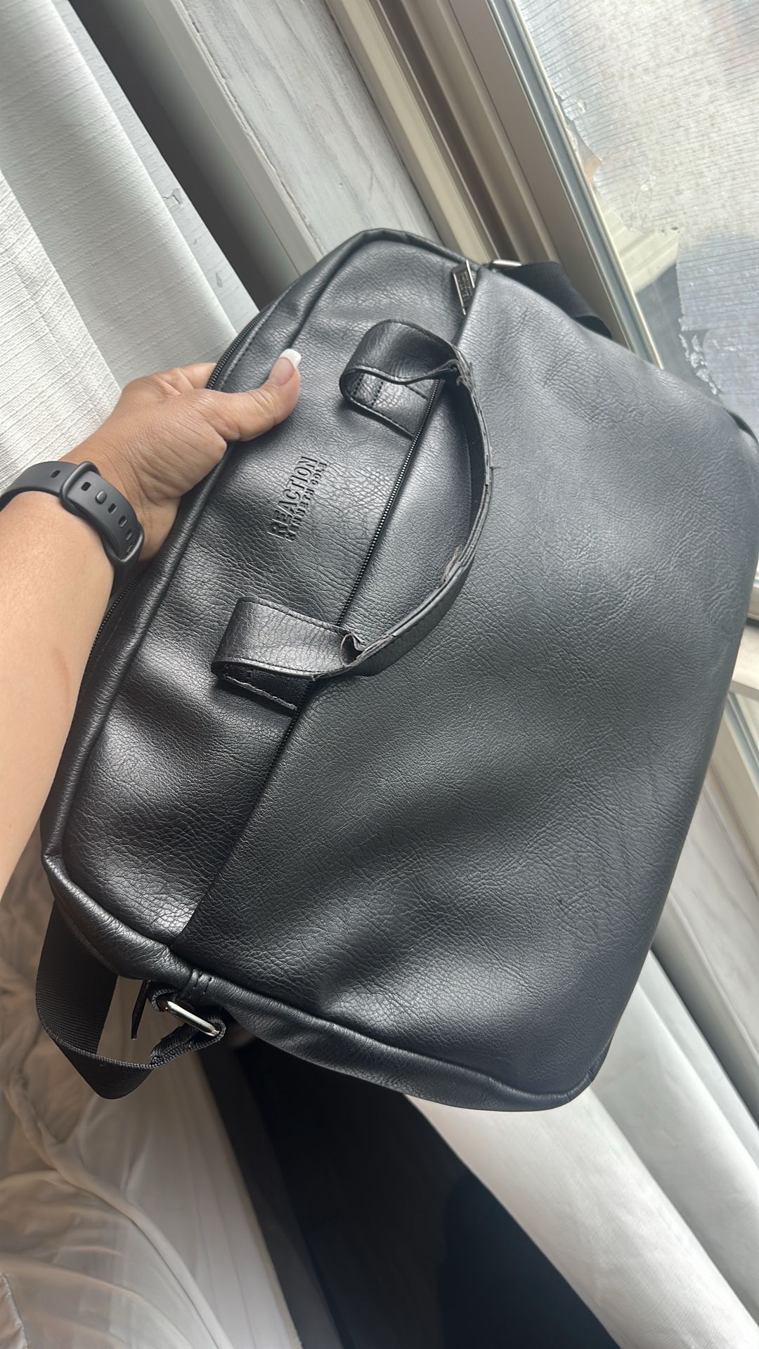 Kenneth Cole Reaction Laptop Messenger bag (17"x12"x2") Model 539965SM