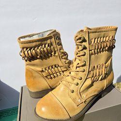 Rampage  New Natural boots sz 8