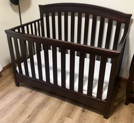 Delta Children Emerson 4-in-1 Convertible Crib with 2x Foam Mattresses & Protectors - Chocolate Brown