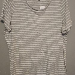 Women's Grey And White Casual Short Sleeve Top Size 1x  Good Condition New $5