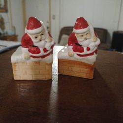 Vintage. SANTA SALT & PEPPER SHAKERS (PAIR)