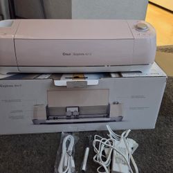 Cricut Explore Air 2 bundle w/ Accessories