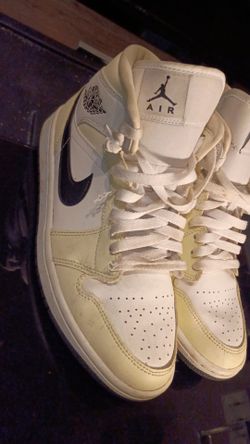WMNS AIR JORDAN 1 MID " COCONUT MILK " SIZE 9. BQ6472-121