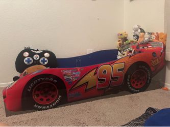 Disney Pixar Cars Lightning McQueen Toddler Bed with mattress and sheets included