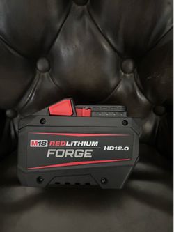 Milwaukee battery 12H Forge