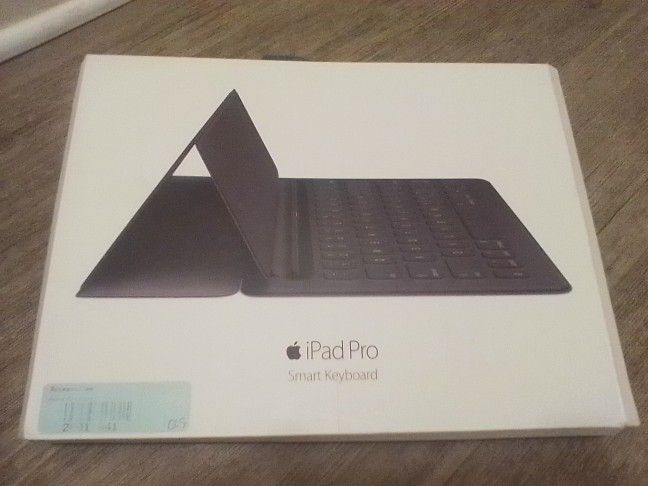 Brand New 12.9" Ipad Pro Smart Keyboard $20