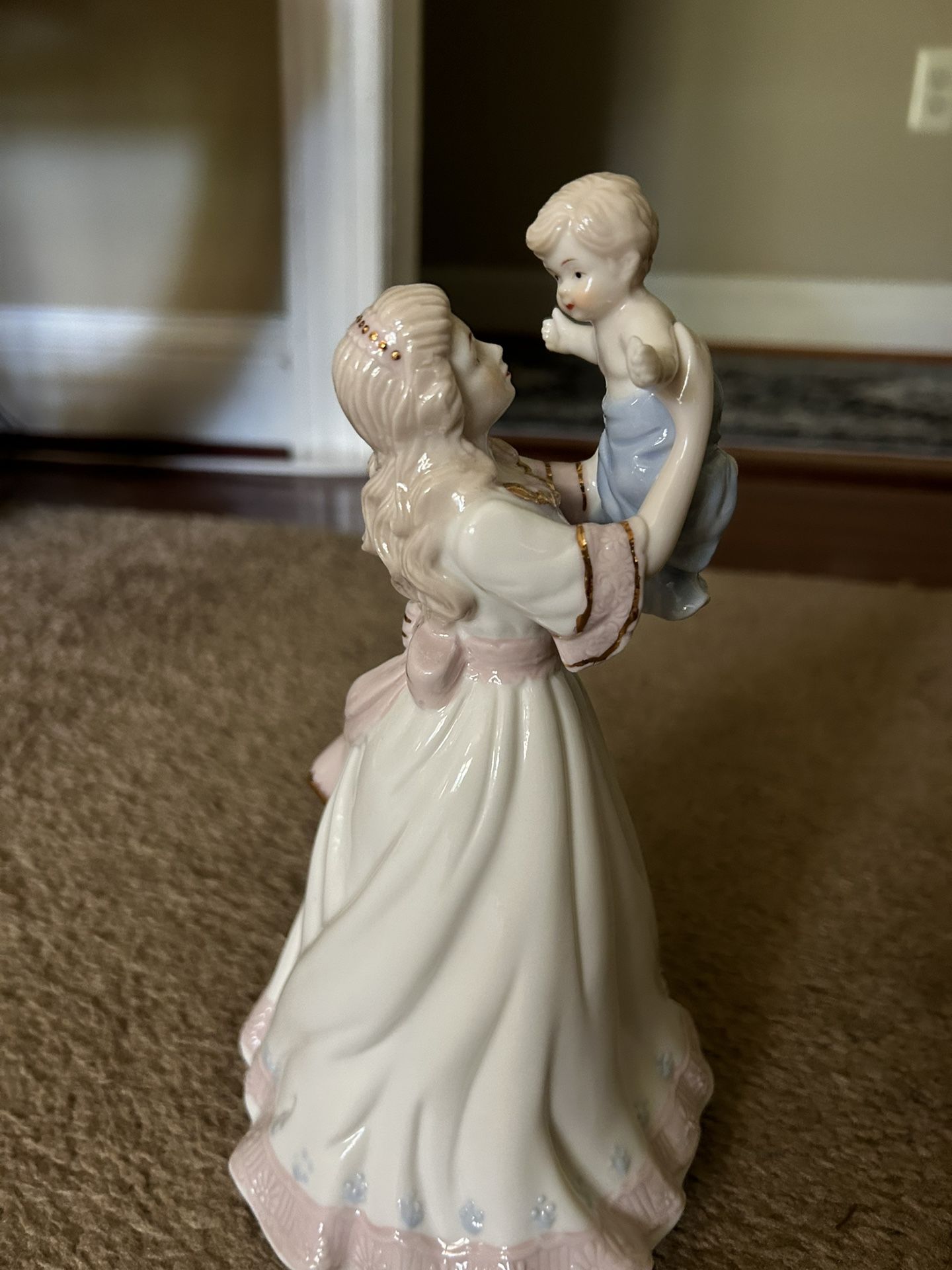 Vintage THE LEONARDO COLLECTION Porcelain Figurine 9.5" Tall Mother and Child