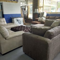 Couches And Sectionals 