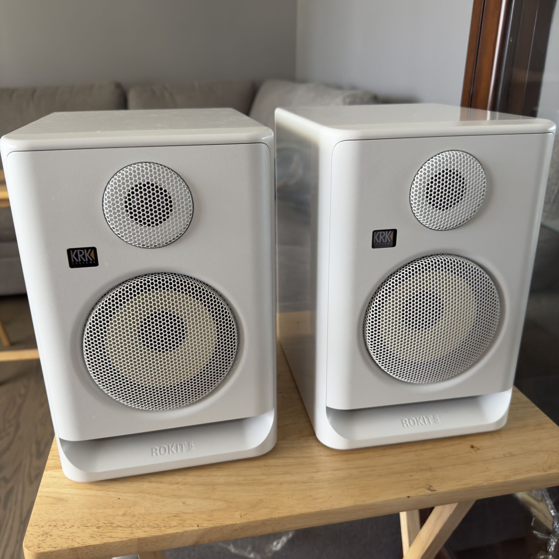 KRK ROKIT 5 Generation Five Powered Studio Monitor 5" Limited-Edition White (Pair)