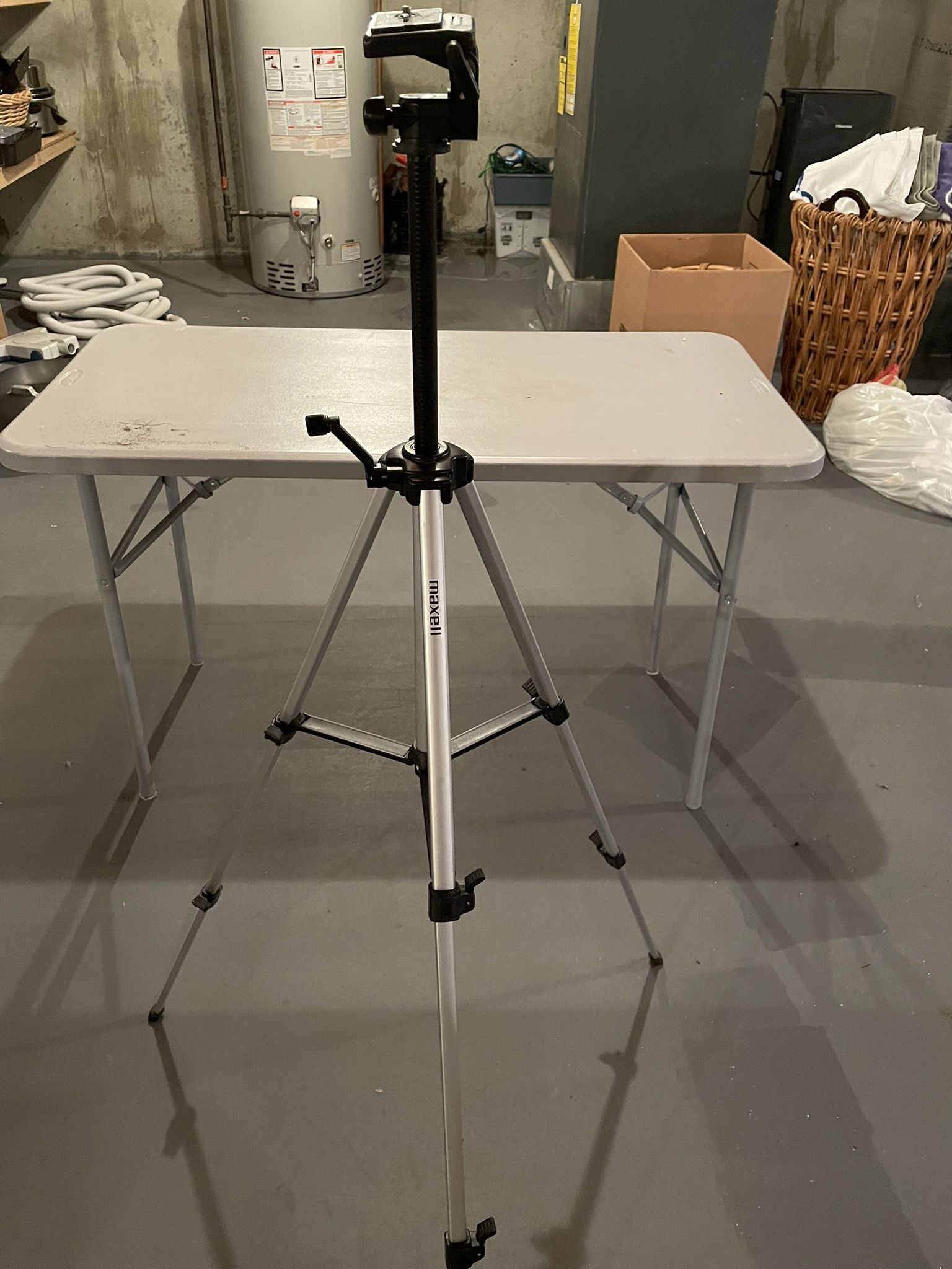 Maxell Telescoping Camera Tripod