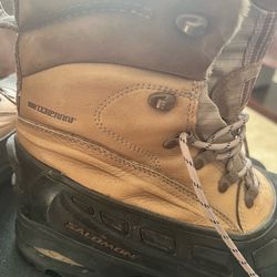 Salomon-winter boots-Size 9, high quality , Waterproof , used but great tread