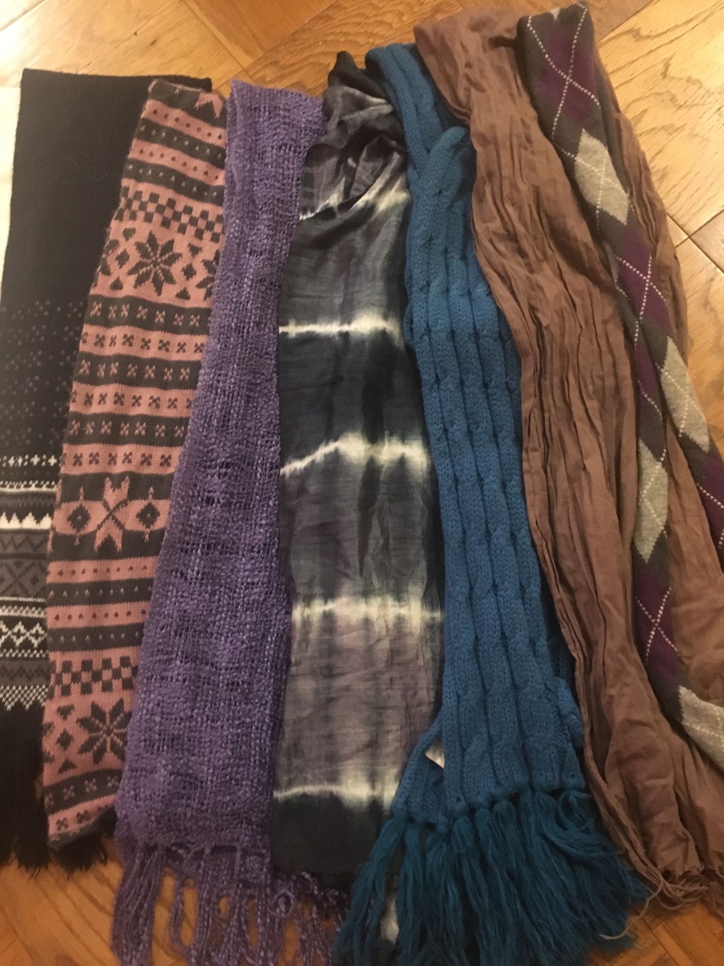 Women’s scarves - assorted colors