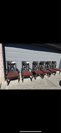 Round table /6 chairs