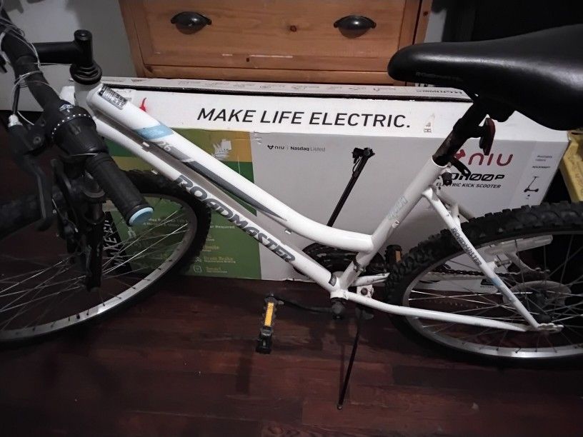 Road master Granite Peak Adult Mountain Bike