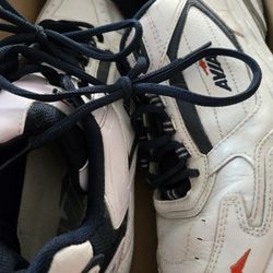 Lightly USED Men's Avia Crosstrainers  (Sz .8.5)