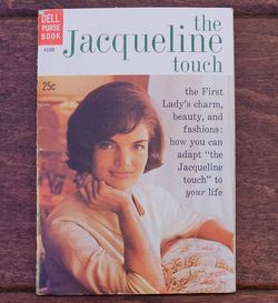 Vintage Jacqueline Kennedy Dell Purse Book 1962