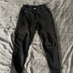  Nike Tech Sweatpants