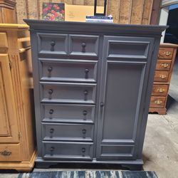 SUPER SPACIOUS DRESSER