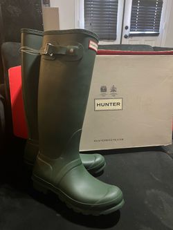 HUNTER NEW BOOTS SIZE 9