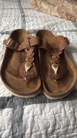Birkenstock Gizeh Braid sandals in cognac oiled leather featuring a braided strap detail.
