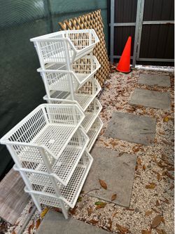 Stackable plastic baskets