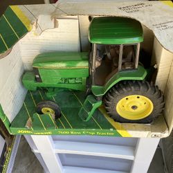 1:16 Scale John Deere 7600 Tractor