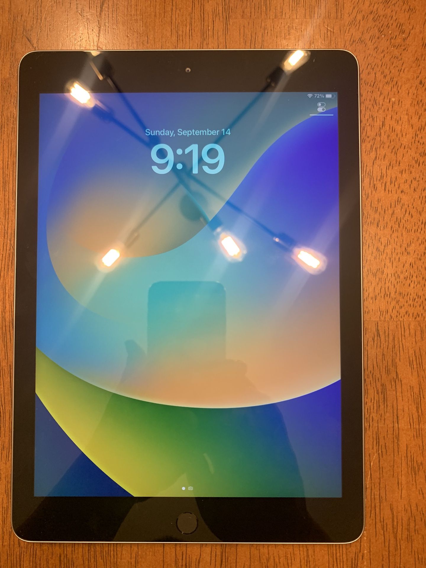 Apple iPad 6th Generation 32GB Unlocked Like New!