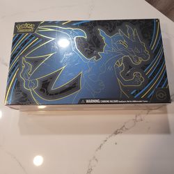 Charizard ex Ultra-Premium Collection