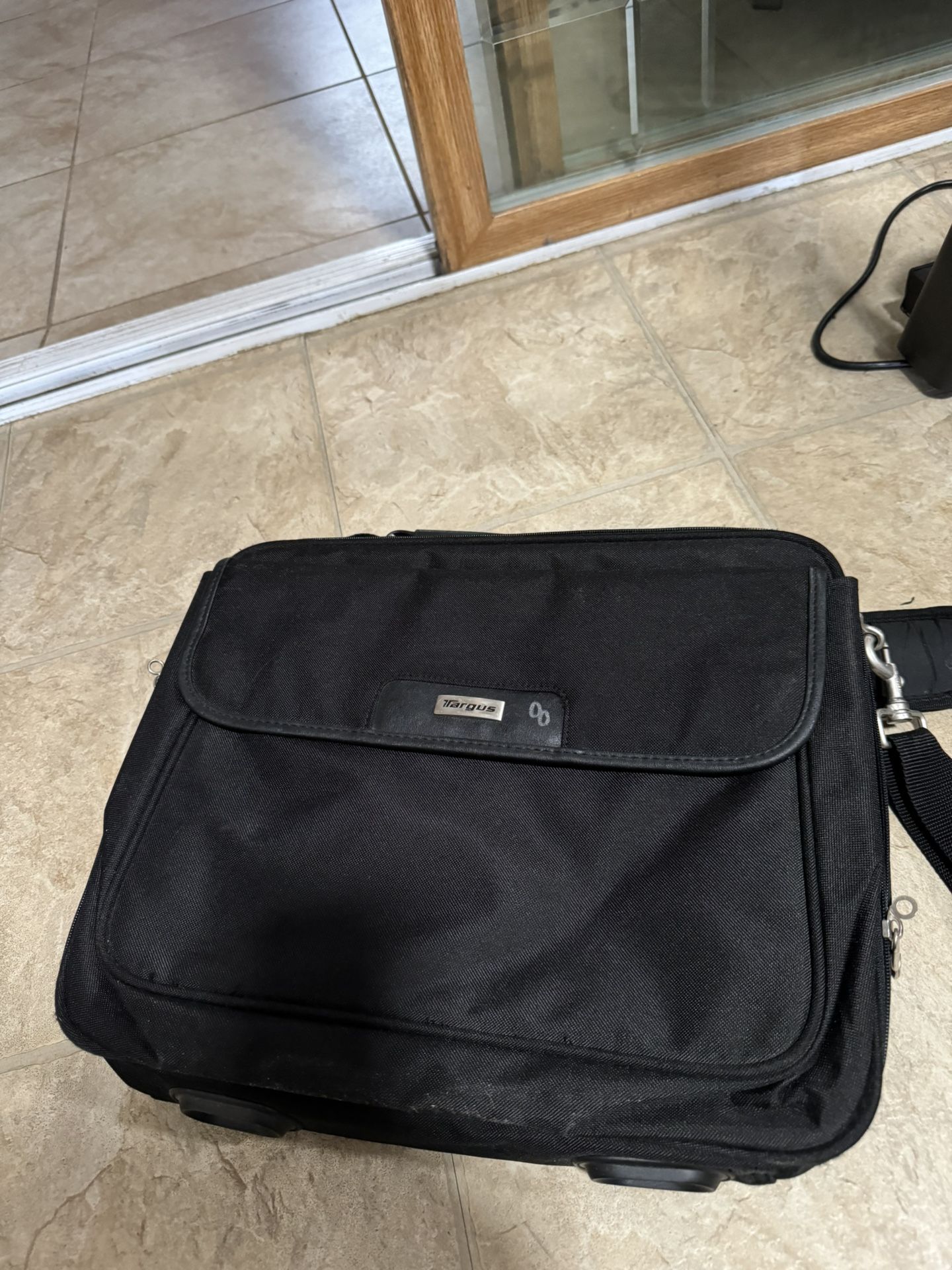 2. laptop computer 💻 shoulder bag.