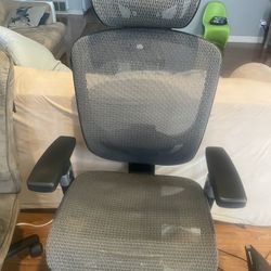 Free chair with head rest