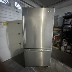 22 cubes Amana stainless steel fridge(2015)