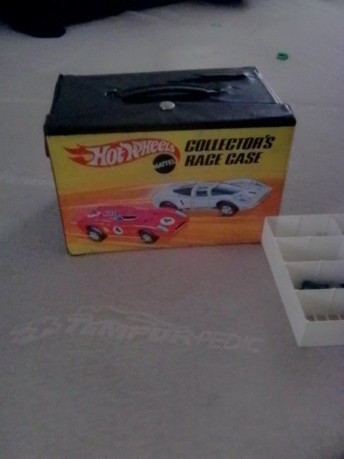 Hot Wheels Case And Cars