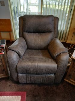 New recliner 3month used