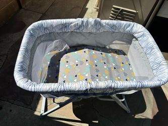Baby playpen/bassinet