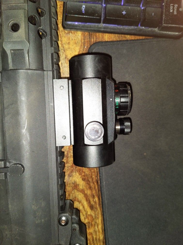 Red/Green Dot Reflex Right With 20mm-11mm Rail mount (SIGHT ONLY NOT THE GUN