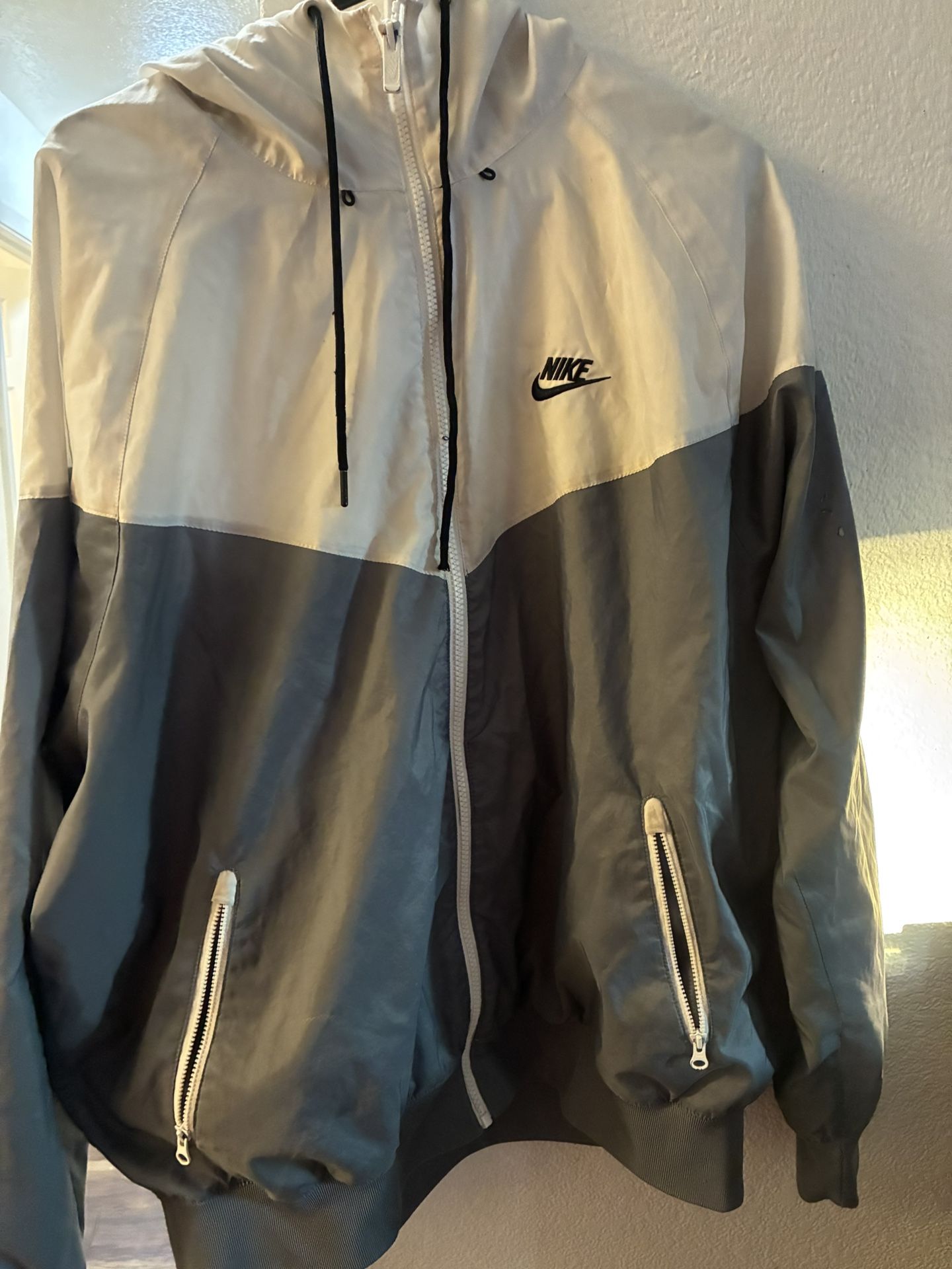 Nike Windbreaker Size Large