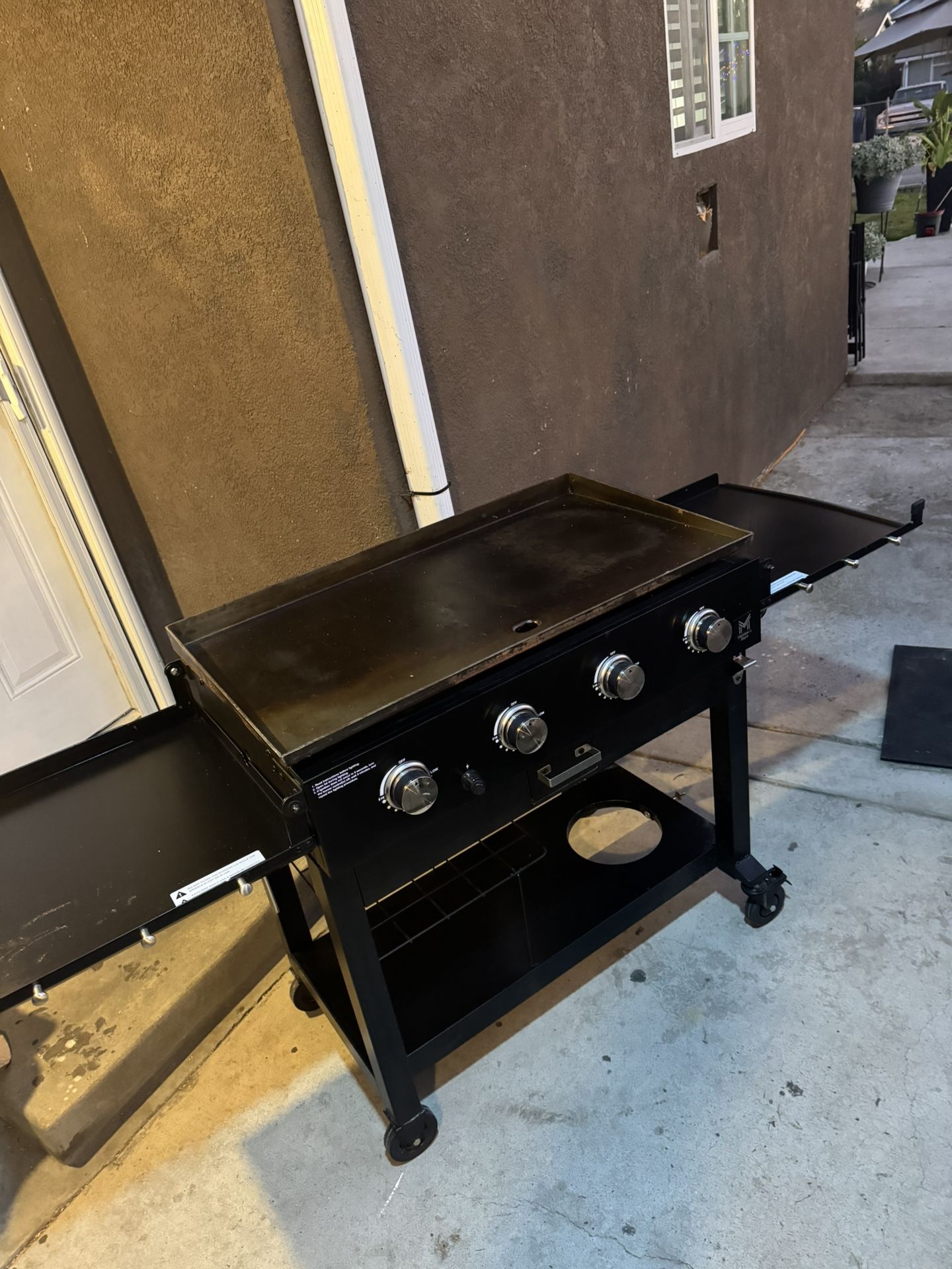 Griddle 36” Members Mark 4 Burner. Poco Uso