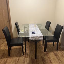 kitchen table+ chairs