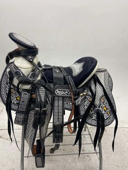 Montura charra bordada