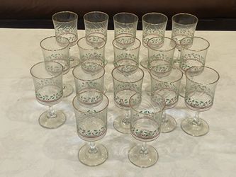 Set of 17 vintage Arby's holiday holly berry goblets glasses made by Libbey.  Christmas