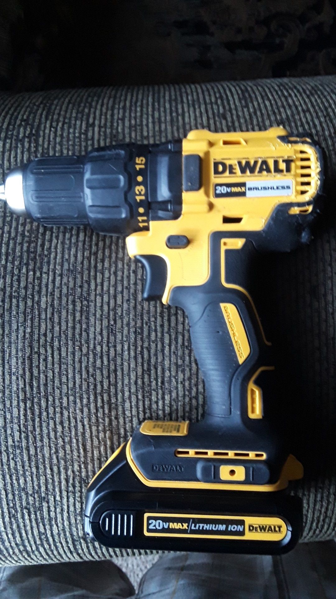 DeWALT 20v max drill and battery. 2 speed