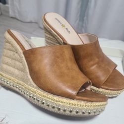 Tan Wedges