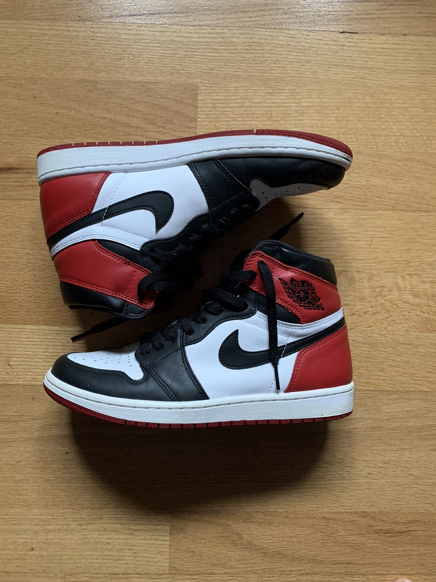Air Jordan 1 Blacktoe Size 9